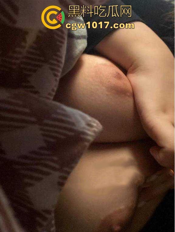 广东第二师范学院极品微胖女大【李紫枫】沉迷约炮性爱，微胖巨乳身材被体育炮友无情猛插，直喊爸爸求饶！