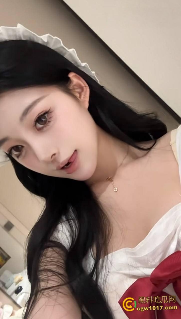 义乌抖音网红【小棉】,大尺度制服私拍流出,高颜甜妹揉乳扣穴,自慰娇喘白浆四溢,反差骚劲爆棚!