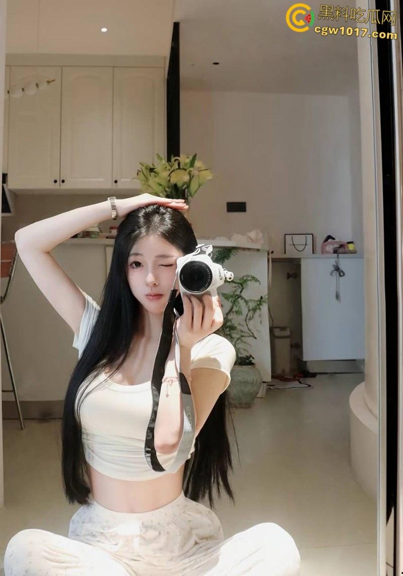 义乌抖音网红【小棉】,大尺度制服私拍流出,高颜甜妹揉乳扣穴,自慰娇喘白浆四溢,反差骚劲爆棚!