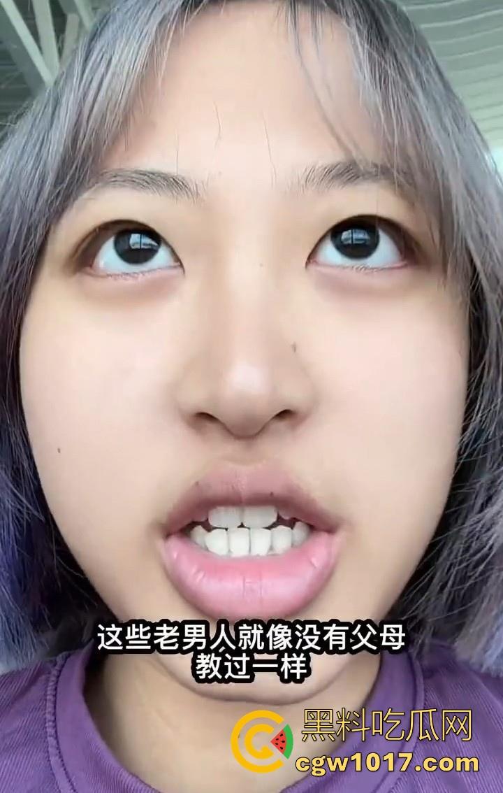 丑逼澳大留学生抖音搞盯射！这么丑的颜值搞盯射是谁给她的勇气啊，面对这样的货色谁能射出来啊，真搞笑！