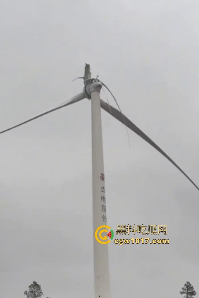 11月9日江西九江鄱阳湖服务区,吉电风扇叶突然断裂,玻璃纤维漫天飞舞,居民吸入有炸肺的风险,这都没人管?