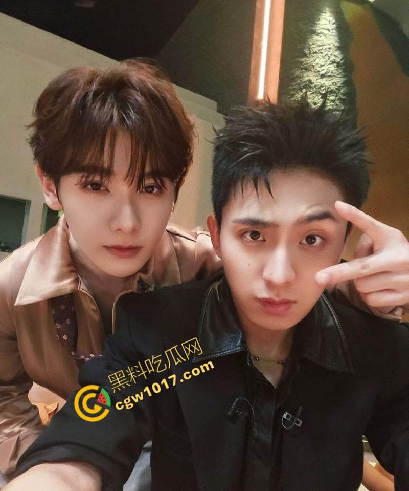 顶流男歌手【焦迈奇】密室调教视频震惊娱乐圈,腹肌男神被资本大佬如狗般玩弄,表情从抗拒到享受,炸裂网络!