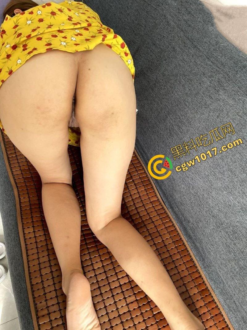 纹身嫂子狂野夜:沙发上狂野交欢,嫩乳纹身挑逗小叔子,白虎紧穴颤抖,高潮喷溅!