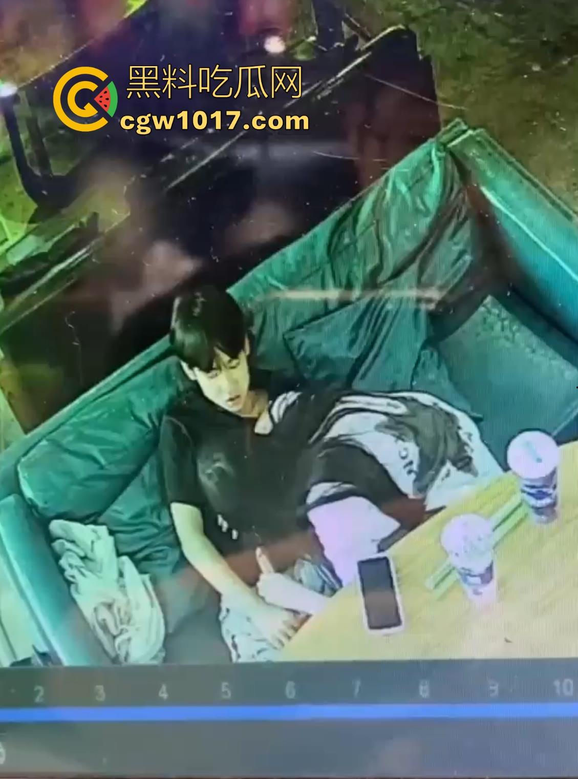 广西玉林仙尼奶茶店大瓜!学校里是高冷女神【孙晓惠】,学校外却是口爆小母狗,单喝奶茶还不够还得加一点精液是吧!