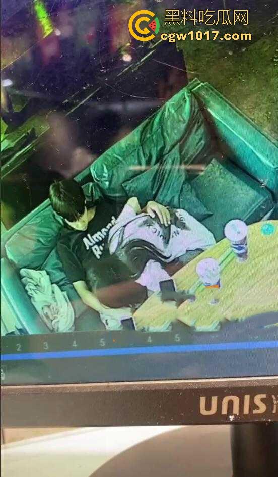 广西玉林仙尼奶茶店大瓜!学校里是高冷女神【孙晓惠】,学校外却是口爆小母狗,单喝奶茶还不够还得加一点精液是吧!