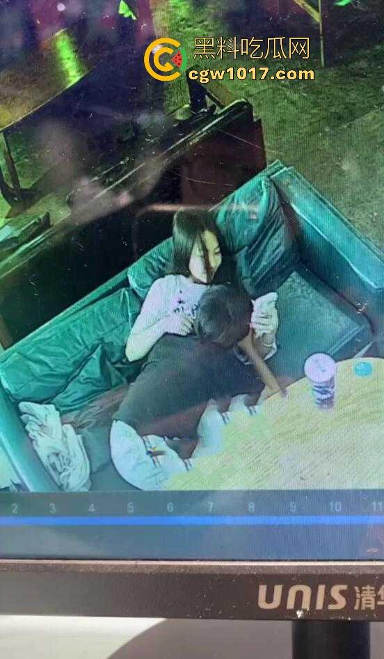 广西玉林仙尼奶茶店大瓜!学校里是高冷女神【孙晓惠】,学校外却是口爆小母狗,单喝奶茶还不够还得加一点精液是吧!