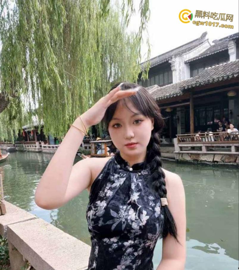 浙江温州商学院清纯眼睛妹【杨梦婷】,与男友酒店开房露脸口交,闭眼撸管口交满脸享受,反差十足 !