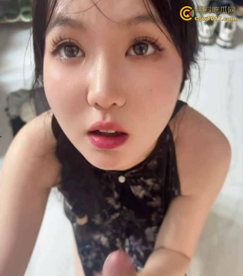 浙江温州商学院清纯眼睛妹【杨梦婷】,与男友酒店开房露脸口交,闭眼撸管口交满脸享受,反差十足 !