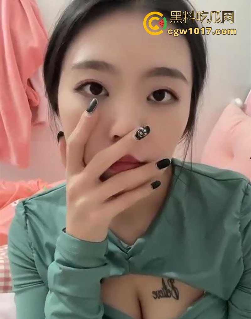 擦边素人主播竟为讨好金主,自家变情趣仓库,电动玩具、丝袜成山!各种楼道野战露脸性爱,只为金主满意!