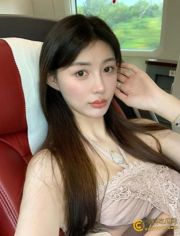 抖音百万颜值网红【王语会】,疑似得罪大哥被曝光私照,极品身材被对镜后入,绝美女神不过也是大哥的炮架子!