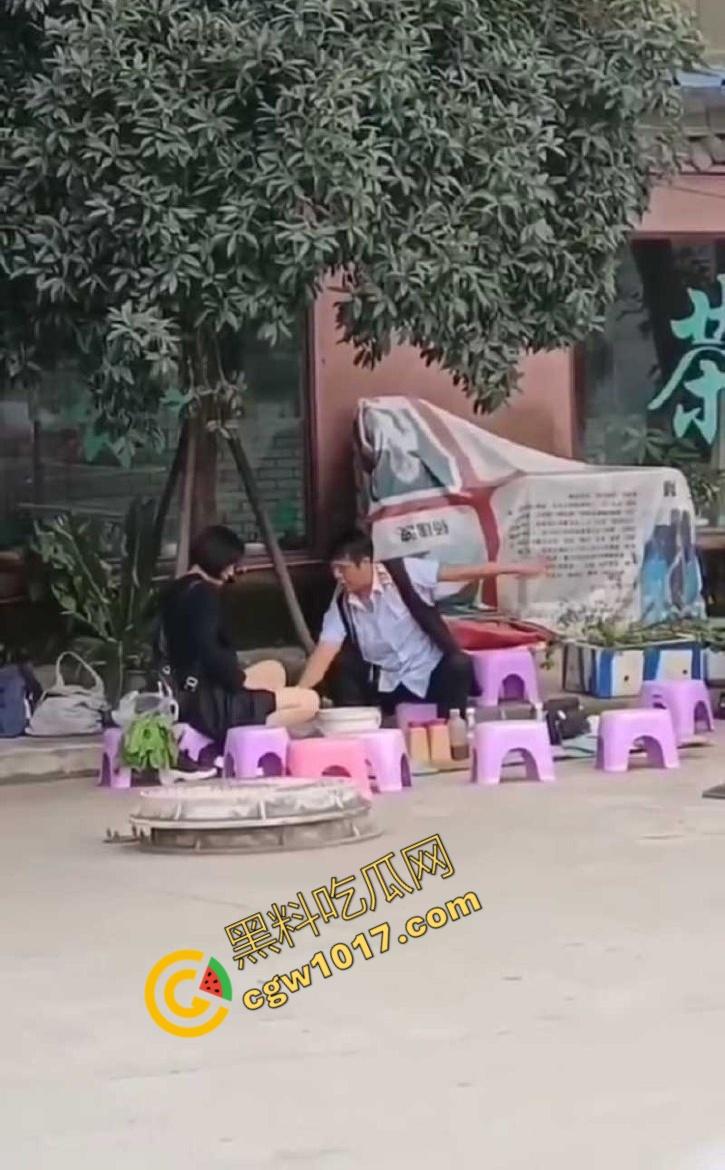 公园算命大师诱骗小仙女,揉胸抠穴就能断知福祸,小仙女被玩弄至高潮,彻底沦陷!