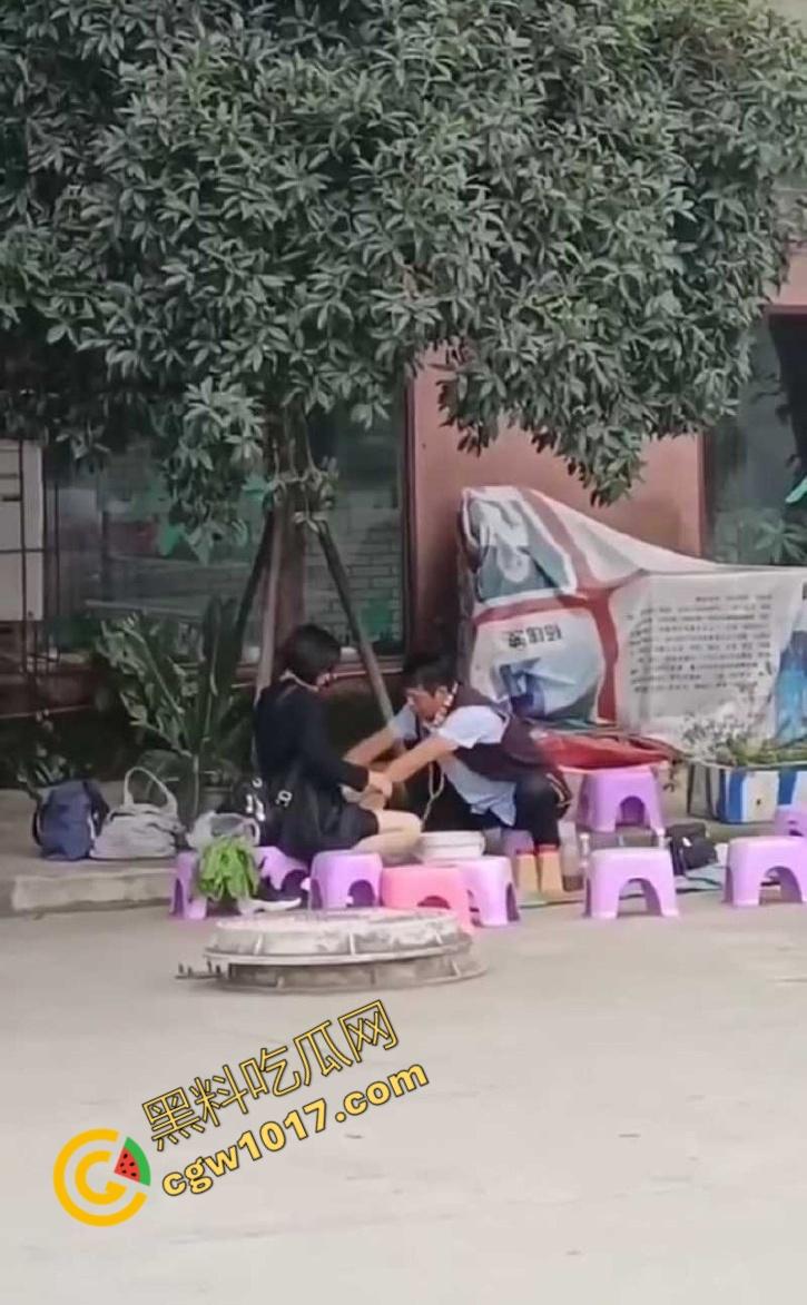 公园算命大师诱骗小仙女,揉胸抠穴就能断知福祸,小仙女被玩弄至高潮,彻底沦陷!