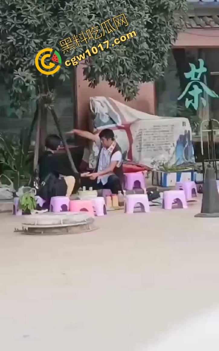 公园算命大师诱骗小仙女,揉胸抠穴就能断知福祸,小仙女被玩弄至高潮,彻底沦陷!