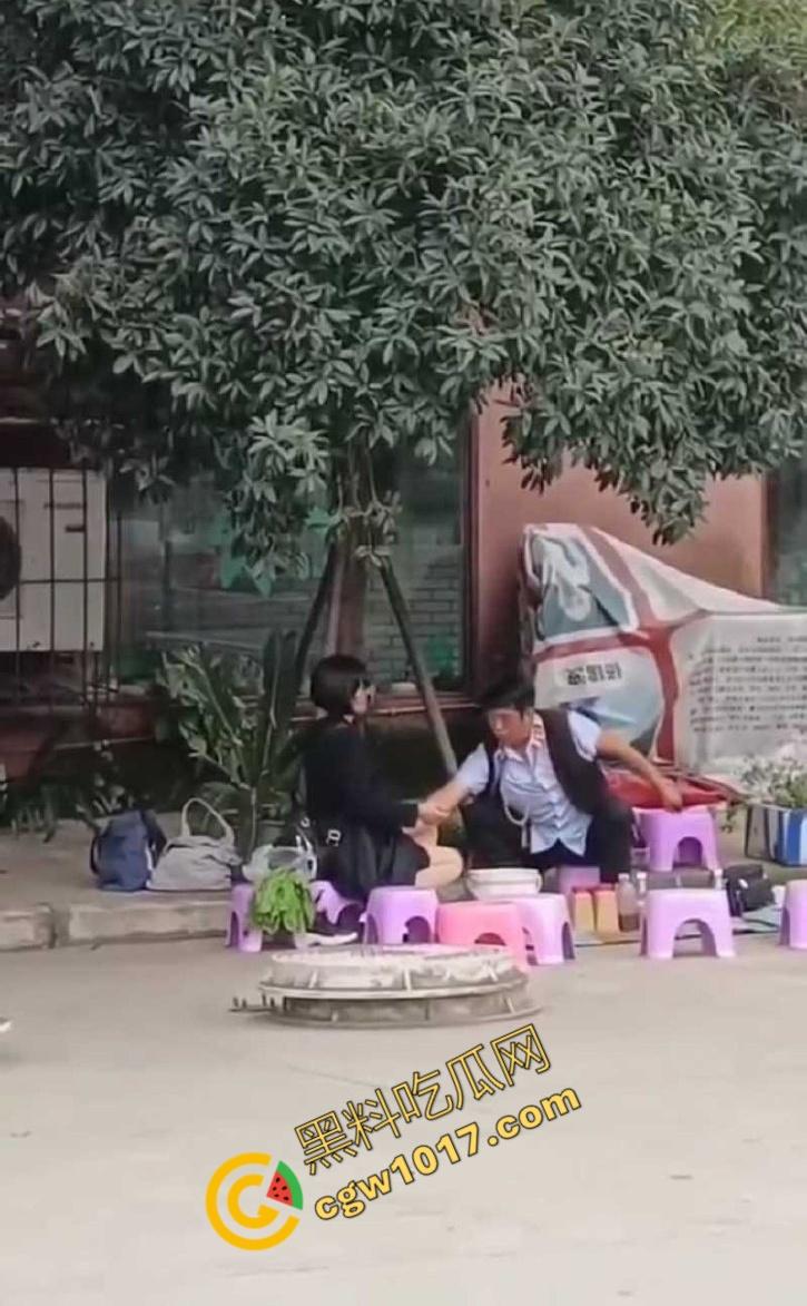 公园算命大师诱骗小仙女,揉胸抠穴就能断知福祸,小仙女被玩弄至高潮,彻底沦陷!