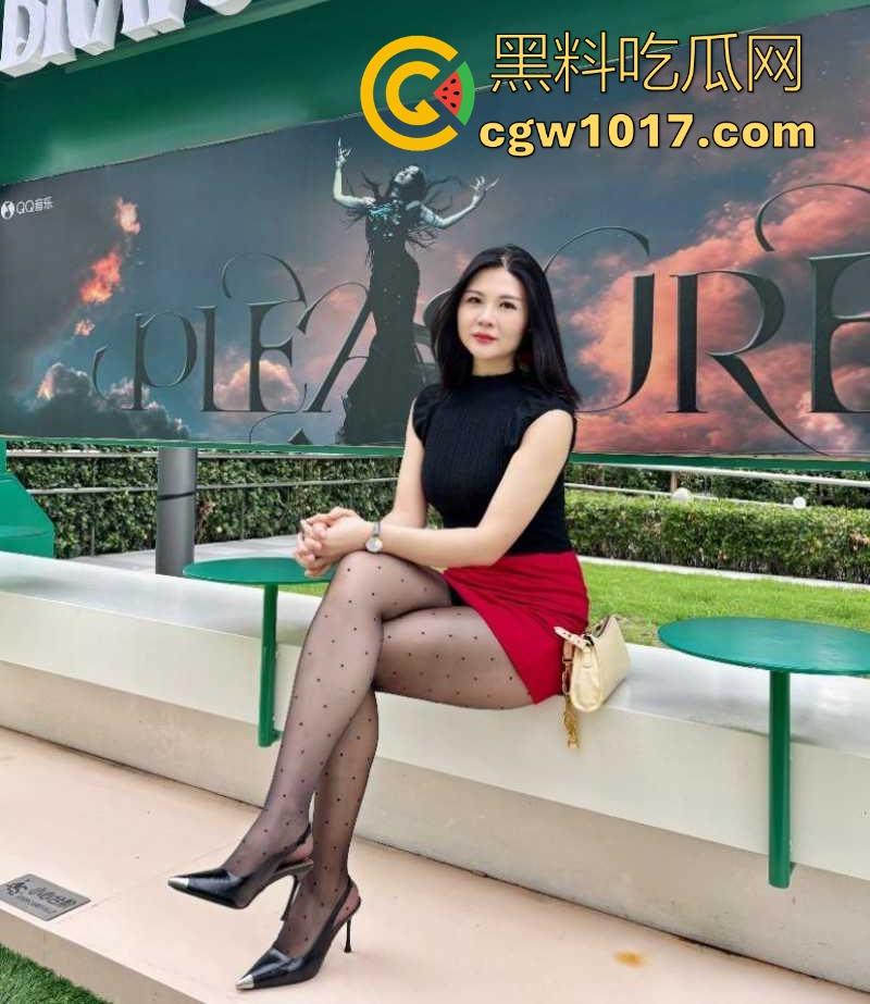 风骚前同事瞒着出差的老公,把孩子留家里出门疯狂偷情泄欲,穿渔网黑丝被猛插,花式做爱,淫叫声充满了整个房间!