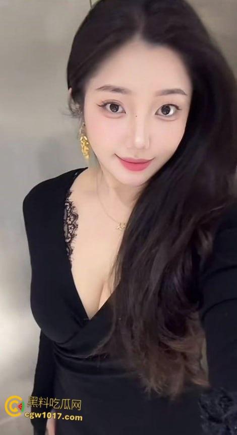 抖音微胖女神【香菜园子】,吊钟大奶肆意揉弄变形,粉嫩乳晕拉扯喷汁,娇躯扭动浪叫连连 !