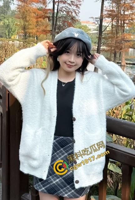 湖南长沙【黄梦瑶】酒店激战视频全网疯传，粉嫩鲍鱼爆裂求操，黑丝美腿缠腰疯狂交欢，刺激血脉偾张