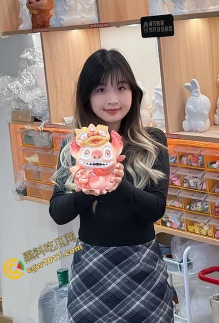 湖南长沙【黄梦瑶】酒店激战视频全网疯传，粉嫩鲍鱼爆裂求操，黑丝美腿缠腰疯狂交欢，刺激血脉偾张