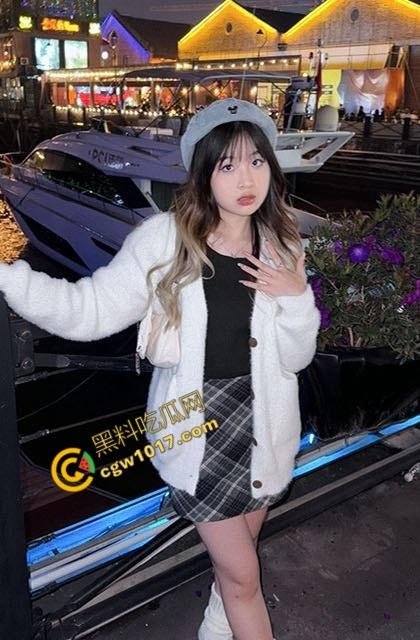 湖南长沙【黄梦瑶】酒店激战视频全网疯传，粉嫩鲍鱼爆裂求操，黑丝美腿缠腰疯狂交欢，刺激血脉偾张