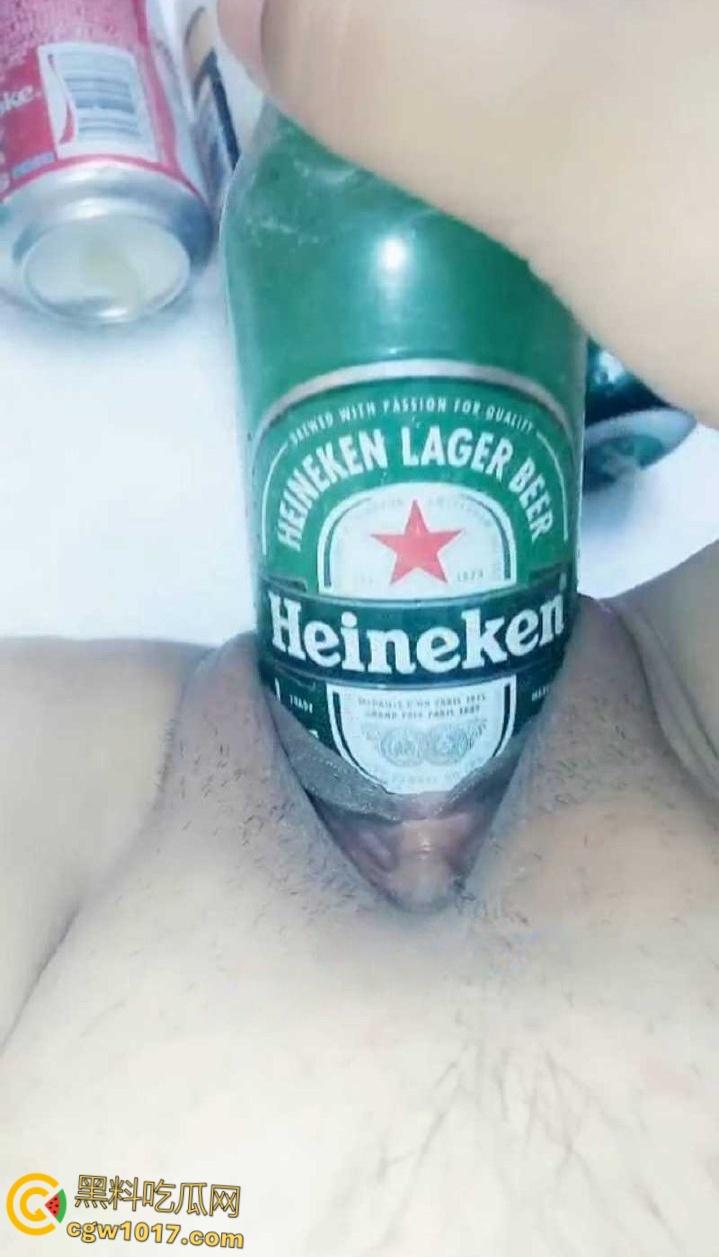 国产女主播的直播虐逼,极限扩阴展示粉嫩宫腔,各种瓶子都往自己骚逼里怼,雪花出多少我青岛加一倍!