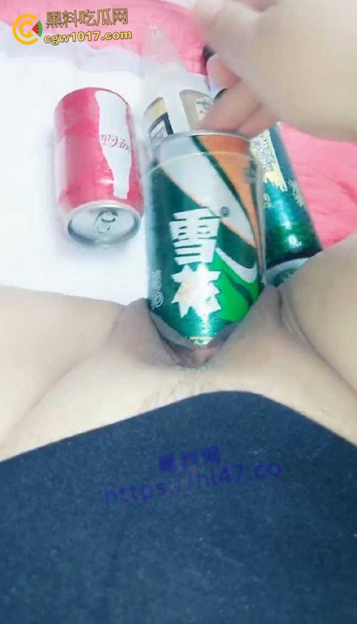 国产女主播的直播虐逼,极限扩阴展示粉嫩宫腔,各种瓶子都往自己骚逼里怼,雪花出多少我青岛加一倍!