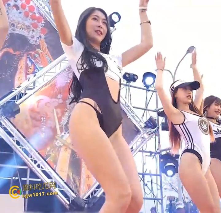 台湾大型庙会活动，辣妹比基尼热舞，腰扭臀摇乳浪翻涌 ，超低镜头捕捉内裤勒蜜缝轮廓，极致诱惑香艳无比！