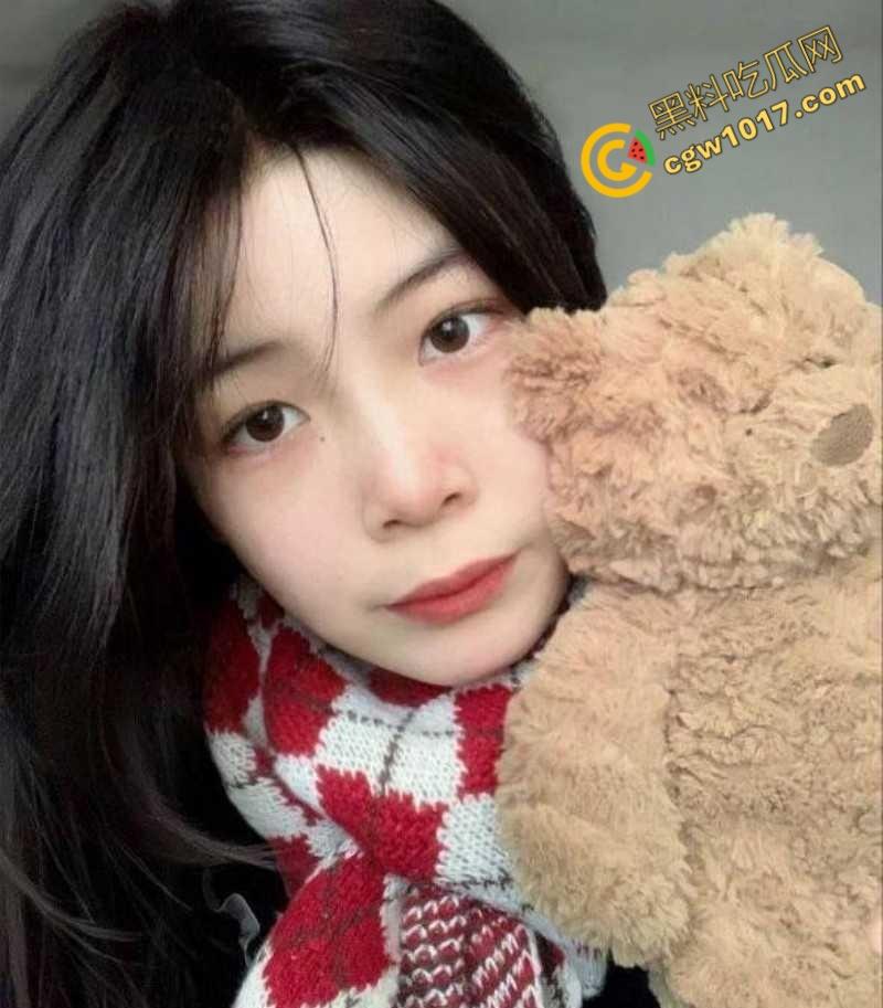 安徽合肥21岁清纯学生妹报复男友,网约激情遇大屌炮友,跪地口交浓精颜射敷脸,淫靡画面刺激至极!