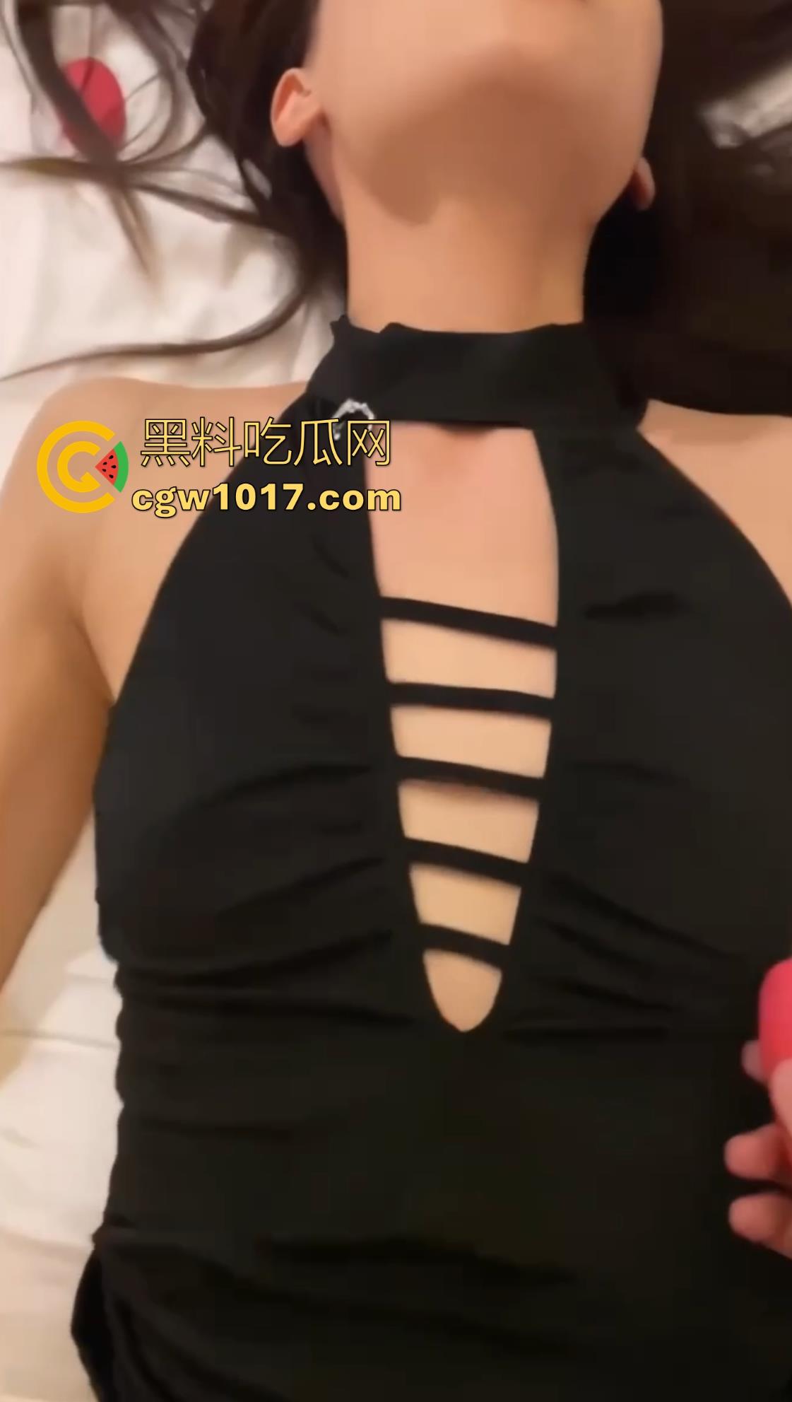 游戏打得狠屌都有人疼,这哥不光拿下国服老虎,还顺带把极品御姐征服到跪着求中出,网恋奔现一插到底!