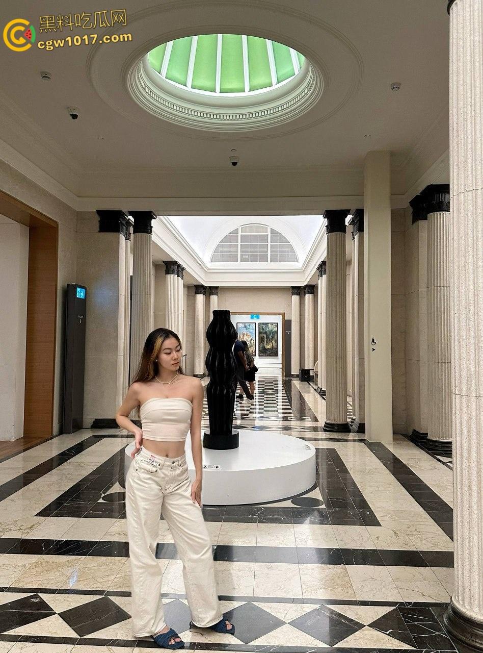 东湖学院学妹恋爱脑上头,任男友露脸拍片,掀开短裙户外野战,隔着红色蕾丝内裤后入爆操,反差姿态让人眼馋!