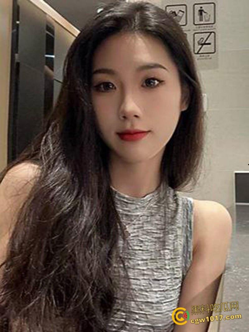 高颜值台球助教【李宇萱】,私下约炮金主被3p调教,情趣短裙包裹娇躯,樱桃小嘴猛吸大屌,后入猛操极品翘臀!