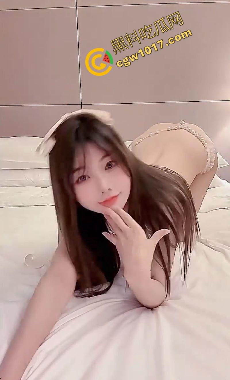 惊爆!秀人网嫩模【绾绾么】湿拍后入爆操,巨乳和翘臀诱人至极!摄影师后入爆操,极致淫艳!