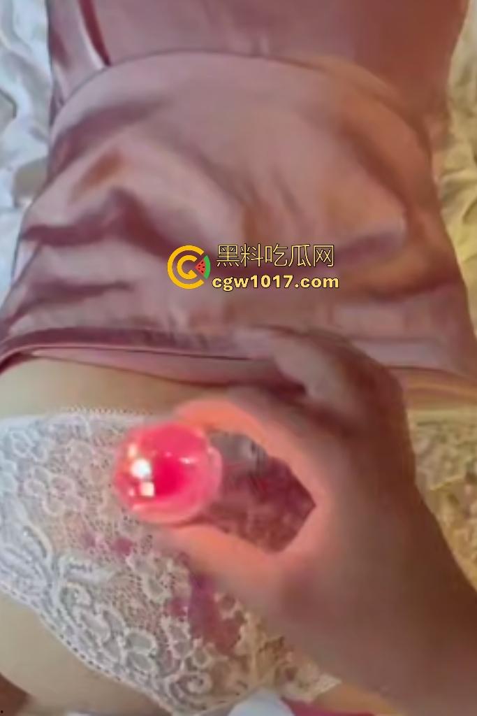 姐姐和弟弟玩大冒险被灌醉,直接上皮鞭跳蛋调教姐姐,口交技术老练差点秒射,估计口过很多老男人了吧?