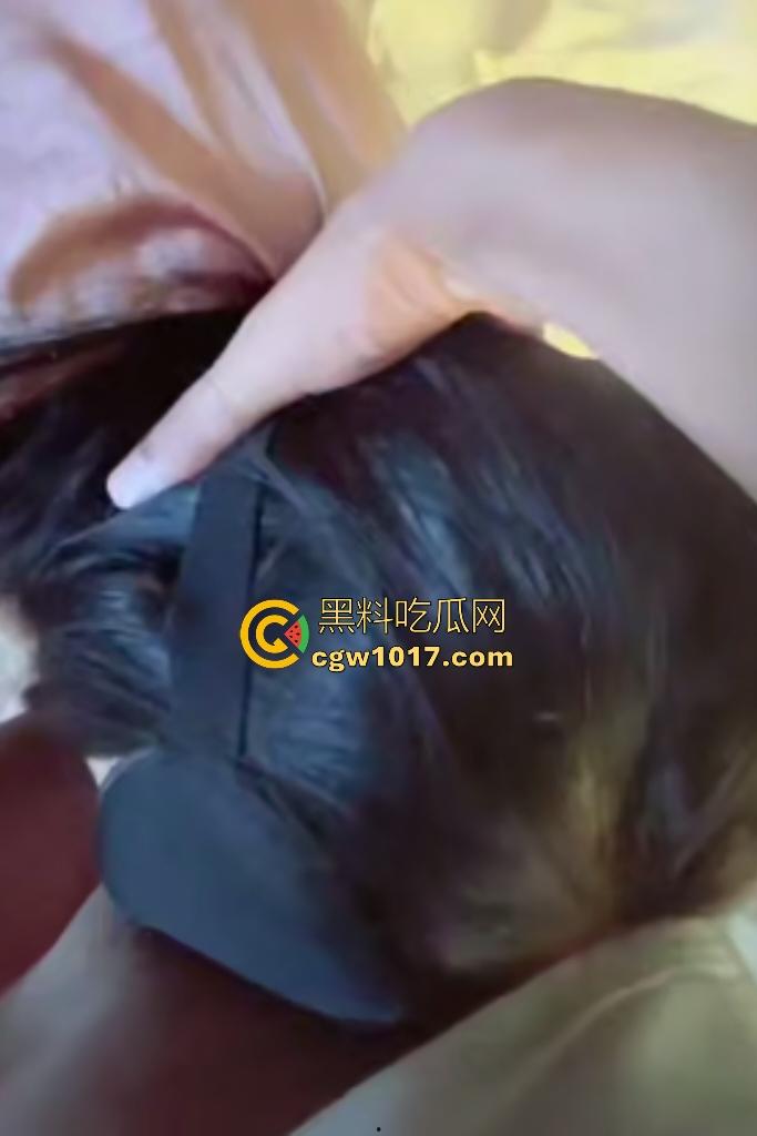 姐姐和弟弟玩大冒险被灌醉,直接上皮鞭跳蛋调教姐姐,口交技术老练差点秒射,估计口过很多老男人了吧?