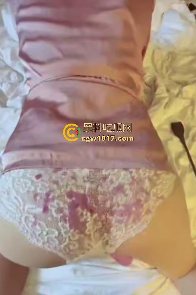 姐姐和弟弟玩大冒险被灌醉,直接上皮鞭跳蛋调教姐姐,口交技术老练差点秒射,估计口过很多老男人了吧?