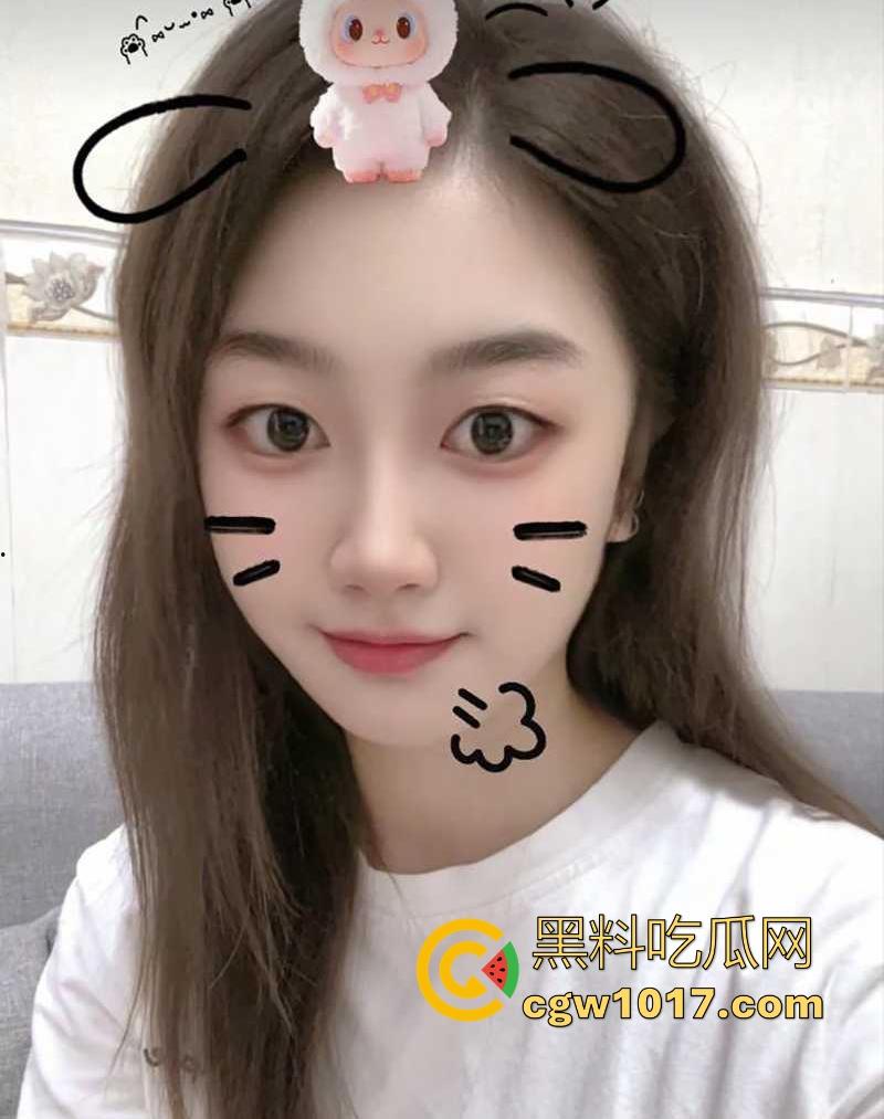 深圳大学【霍恩恩】酒店门口还装人模狗样，一进房门直接变发情野猫，男友操得脸发青都射不赢她这淫货一炮！