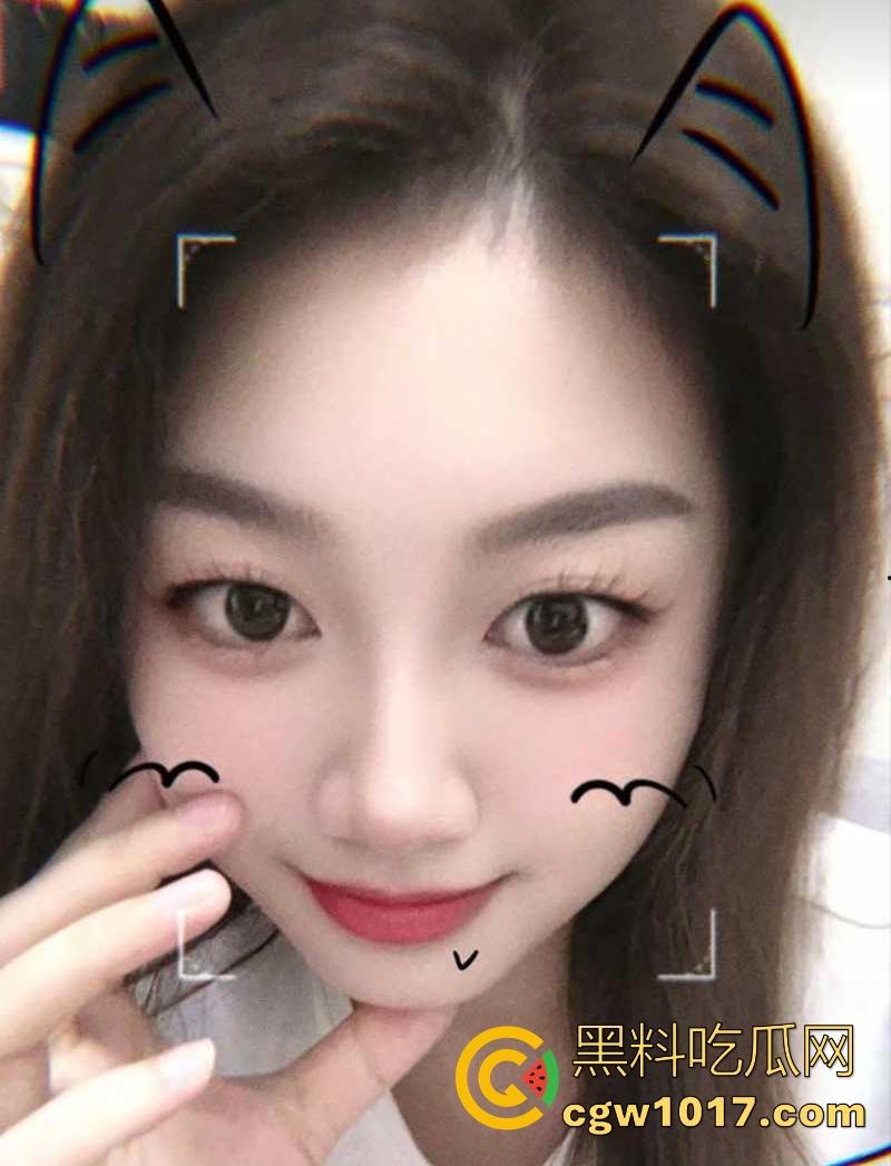 深圳大学【霍恩恩】酒店门口还装人模狗样，一进房门直接变发情野猫，男友操得脸发青都射不赢她这淫货一炮！