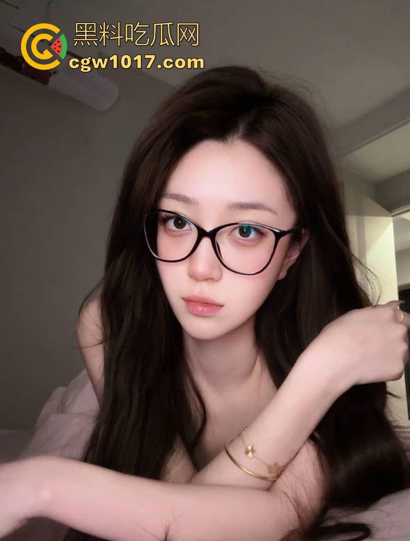 抖音网红【猪猪子】价值千金的大尺度裸聊视频曝光,高冷御姐变骚浪舞姬,露脸卖骚嫩逼巨乳一览无遗!