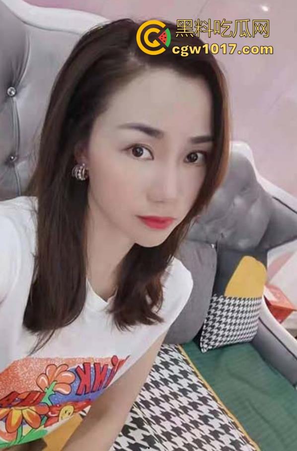 深夜潜入妈咪闺房,掀被无情猛扑直捅子宫!后入打桩狂抽每下顶穿,她浪叫搔首扭臀沉醉喷潮!