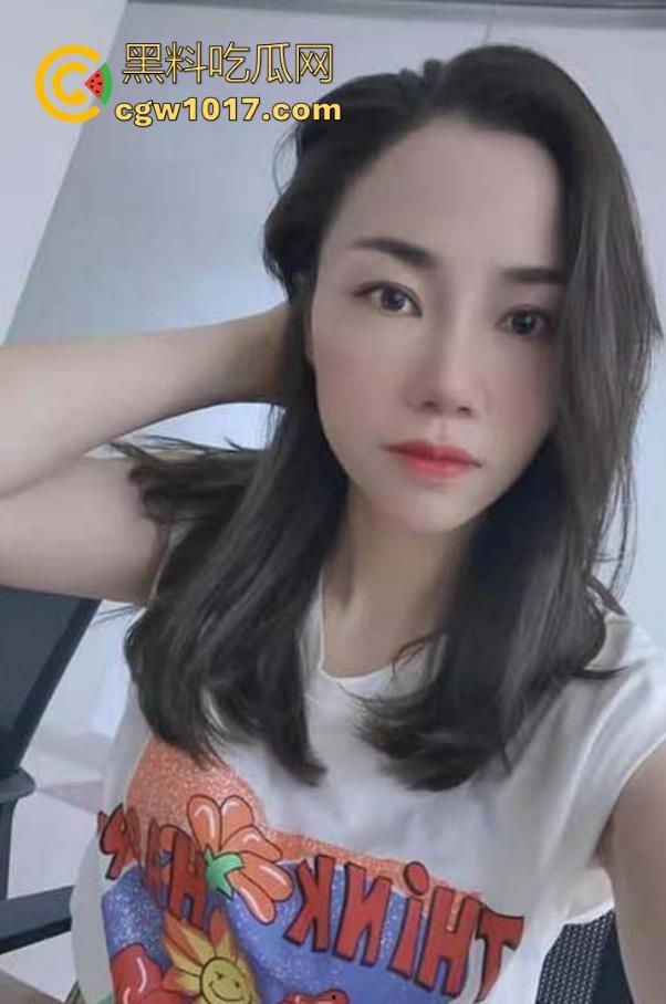 深夜潜入妈咪闺房,掀被无情猛扑直捅子宫!后入打桩狂抽每下顶穿,她浪叫搔首扭臀沉醉喷潮!