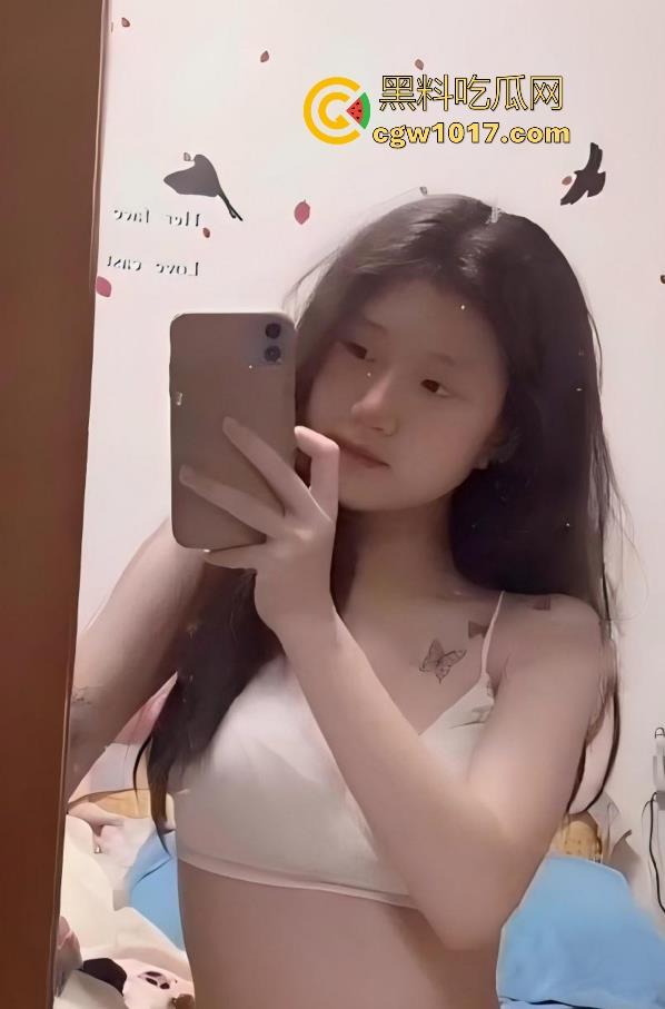 辽宁财经大学音乐系淫荡学妹【李维奕】跟学长撩骚私密视频曝光!搔首弄姿三点全露,无套后入猛捅粉嫩骚穴!