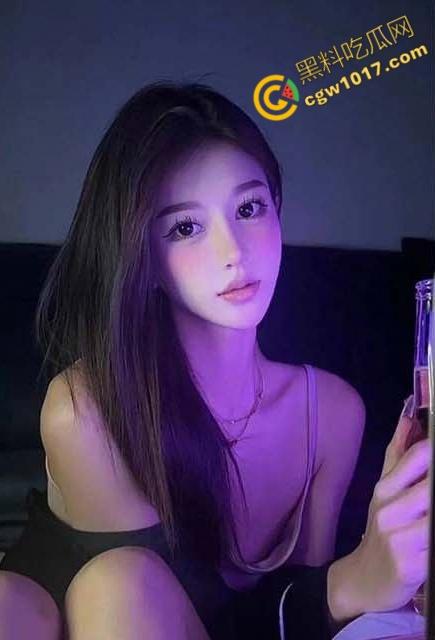 海角大神与完美嫂子试衣间荒淫!36D雪乳翘臀加持,弟弟把持不住硬顶嫩穴,直捣黄龙疯狂喷精!