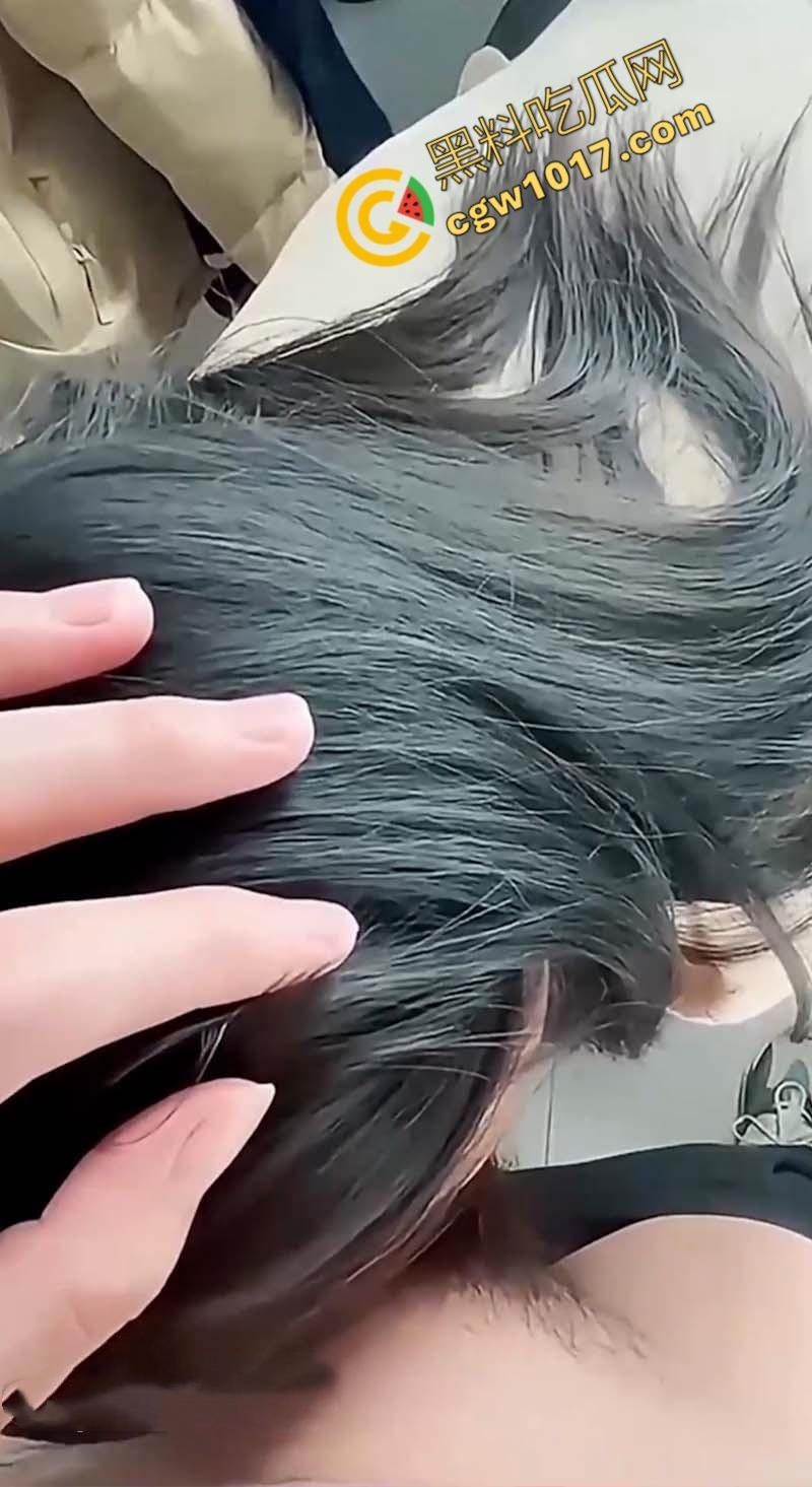 海角大神与完美嫂子试衣间荒淫!36D雪乳翘臀加持,弟弟把持不住硬顶嫩穴,直捣黄龙疯狂喷精!