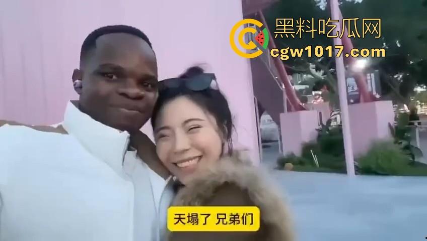 非洲黑猩猩挑战来中国相亲，没彩礼没样貌纯靠大屌跟黑皮肤加持，万万没想到啊，真有骚逼马桶排队送温暖啊！