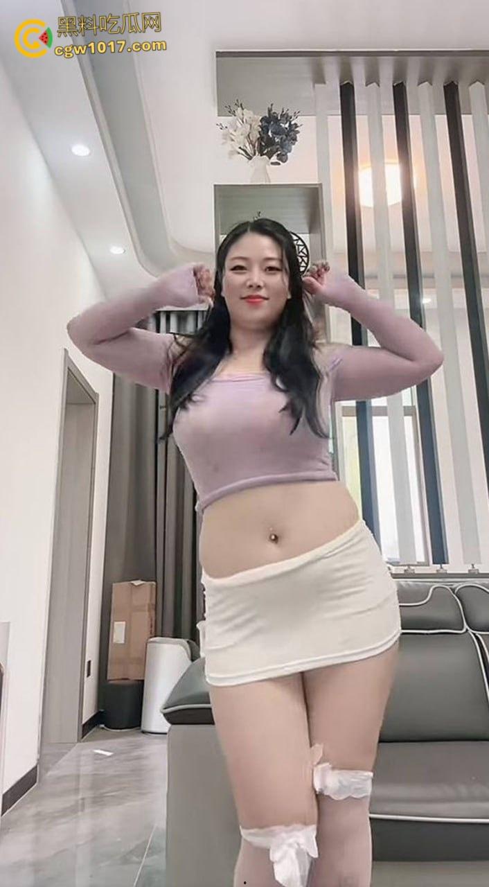 抖音百万网红【压寨夫人】,下海裸聊视频流出,微胖女神掰穴挑逗,假阳具狂插骚穴,淫荡本性暴露无遗 !