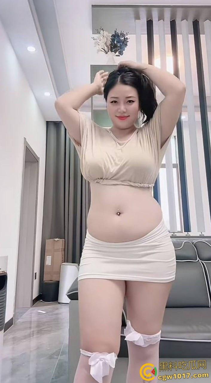 抖音百万网红【压寨夫人】,下海裸聊视频流出,微胖女神掰穴挑逗,假阳具狂插骚穴,淫荡本性暴露无遗 !