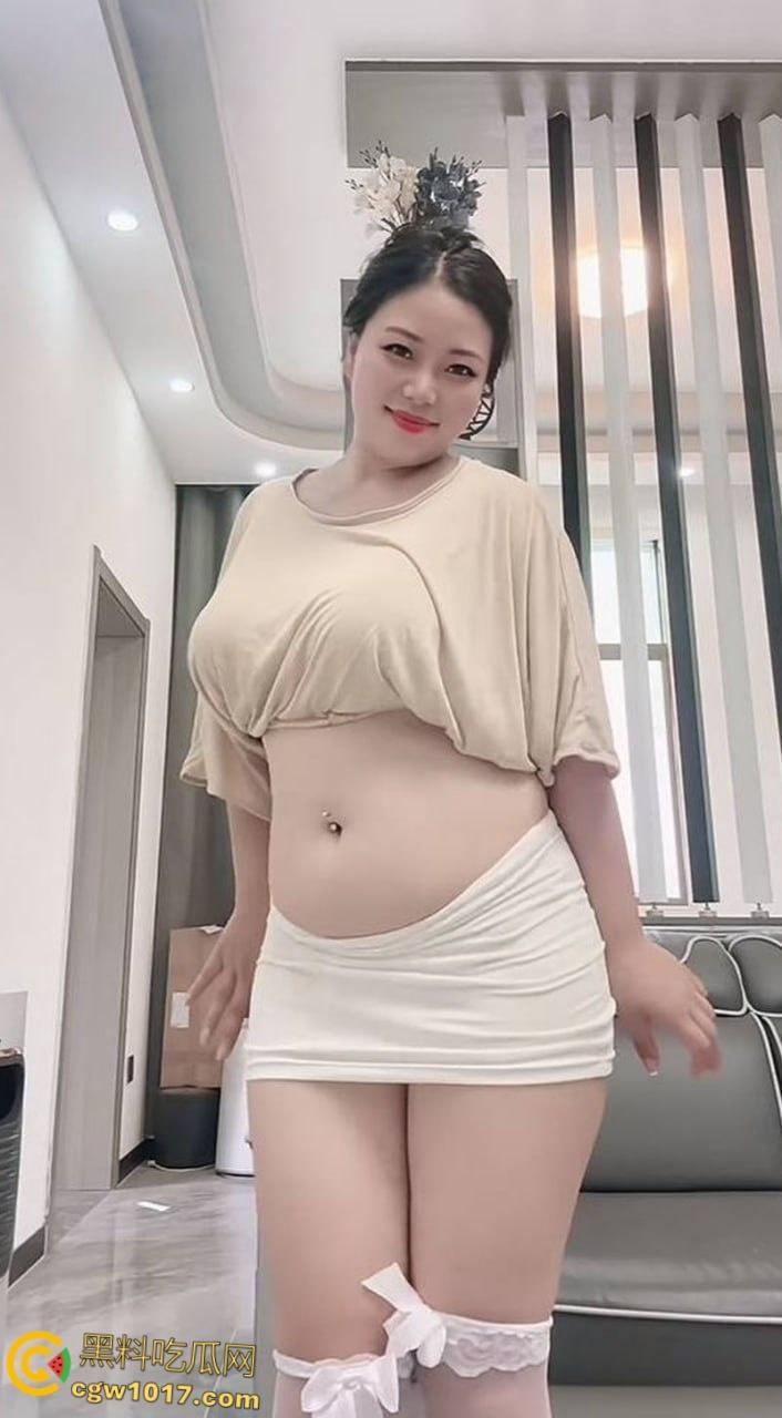 抖音百万网红【压寨夫人】,下海裸聊视频流出,微胖女神掰穴挑逗,假阳具狂插骚穴,淫荡本性暴露无遗 !