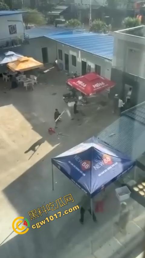 柬埔寨木牌突击抓捕:大楼被围“狗推”慌逃,警笛声与尖叫声交织,大楼一夜成围城!