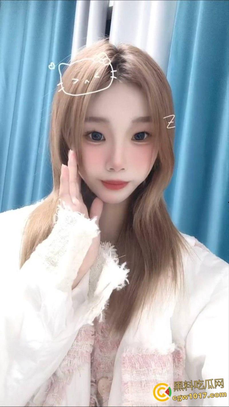 广州极品小骚货【黄沫莹】,JK短裙户外真空露出,露脸口交深喉舔屌,镜前疯狂打桩后入,嫩穴汁水横流!