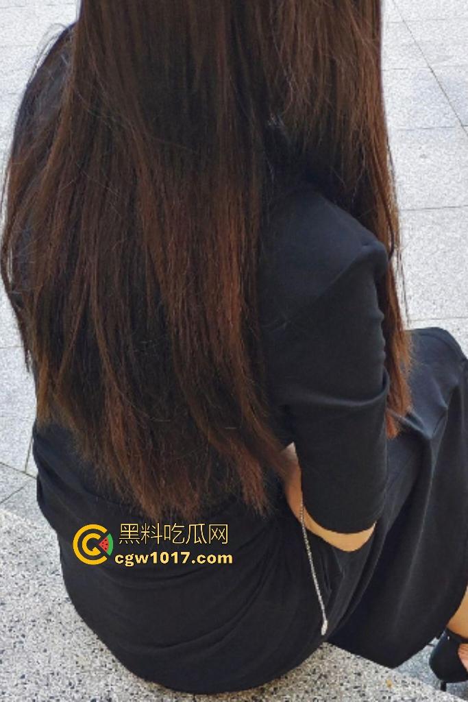 海角大神大专毕业无所事事,在家胶带捆老妈双手,黑丝撕烂压床强奸,熟妈小腿狂踢儿子屁股还被内射!