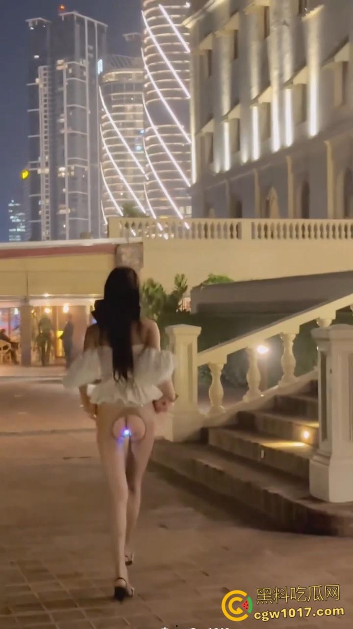 露出界天花板【彤彤乖】,酒店叫小哥进门修水管,浑身赤裸三点全露勾引,小哥竟强装镇定,这也能忍得住太牛了!